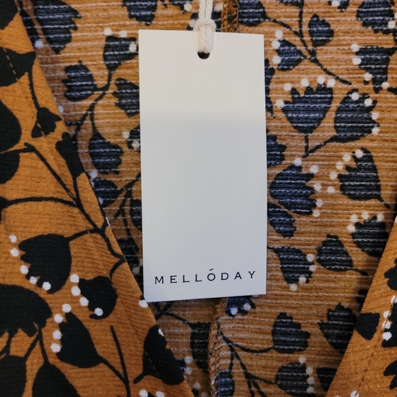 Melloday Woman's Top - Picture 4 of 5